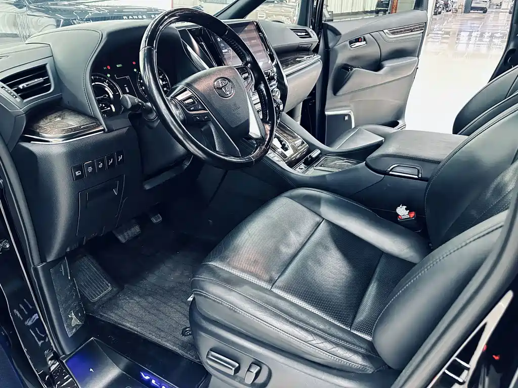 Toyota Vellfire — фото 7