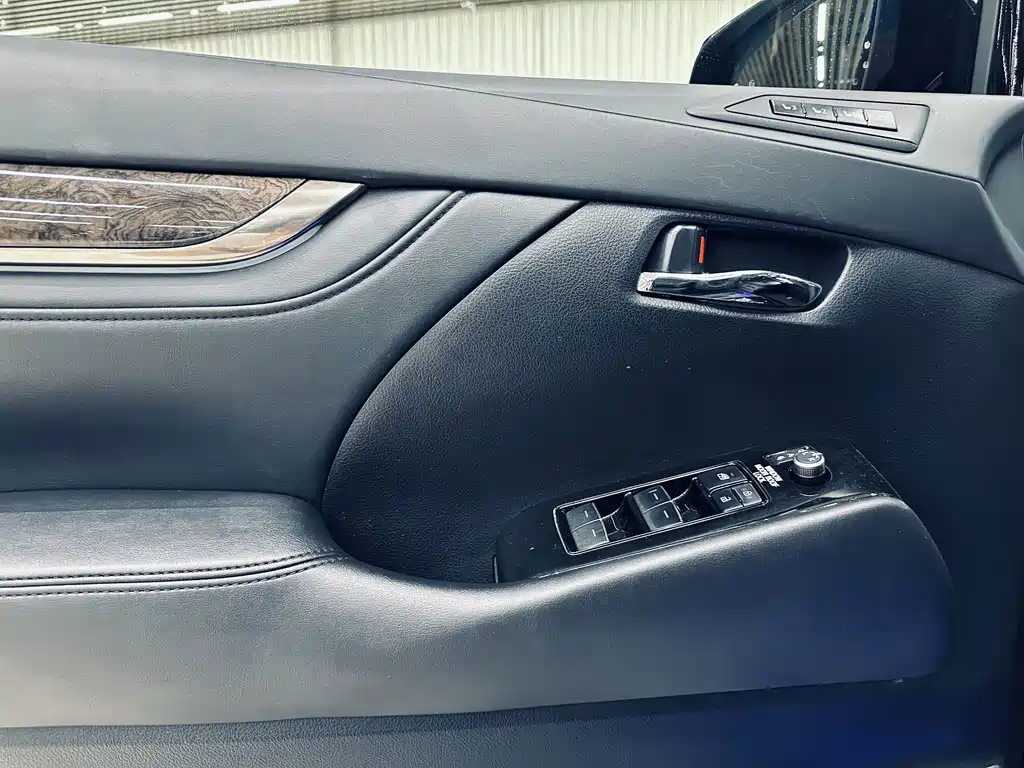 Toyota Vellfire — фото 8