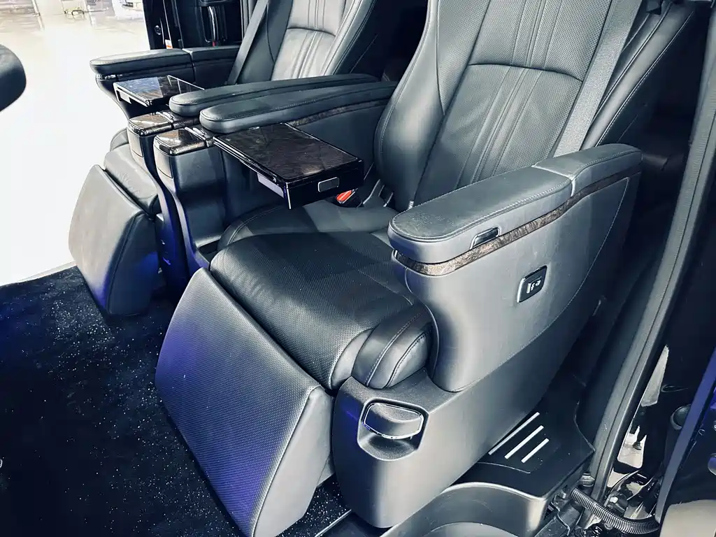 Toyota Vellfire — фото 9