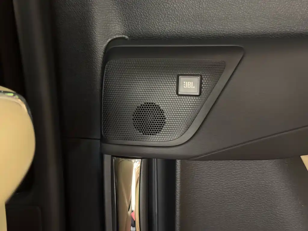 Toyota Vellfire — фото 23