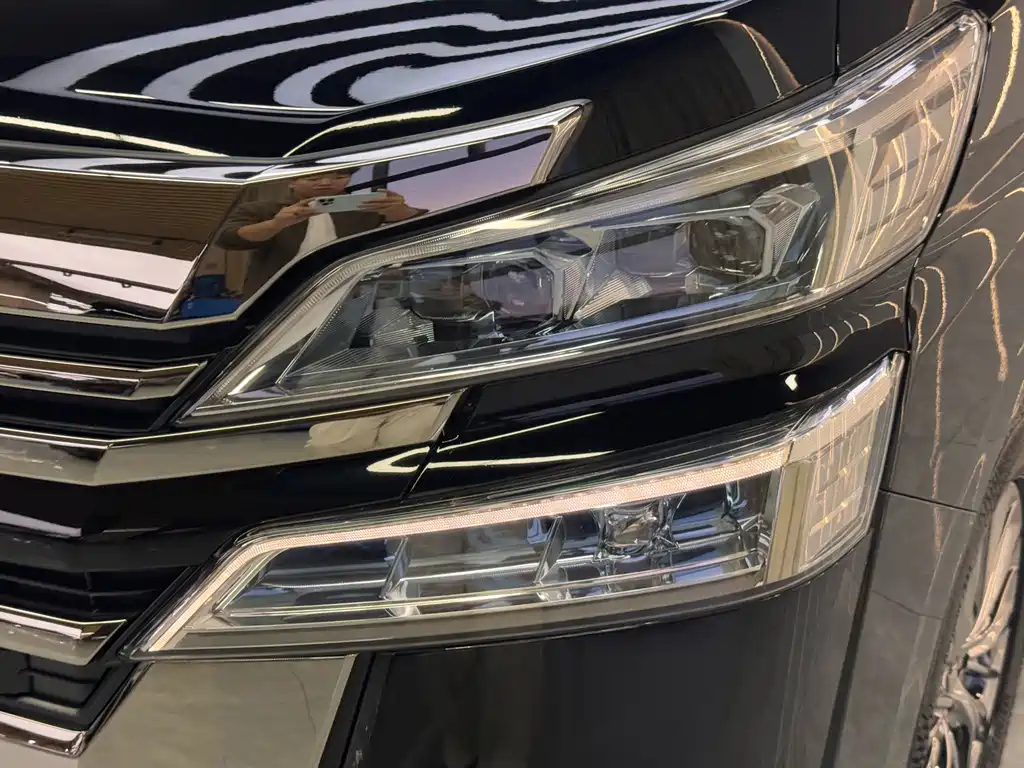 Toyota Vellfire — фото 4