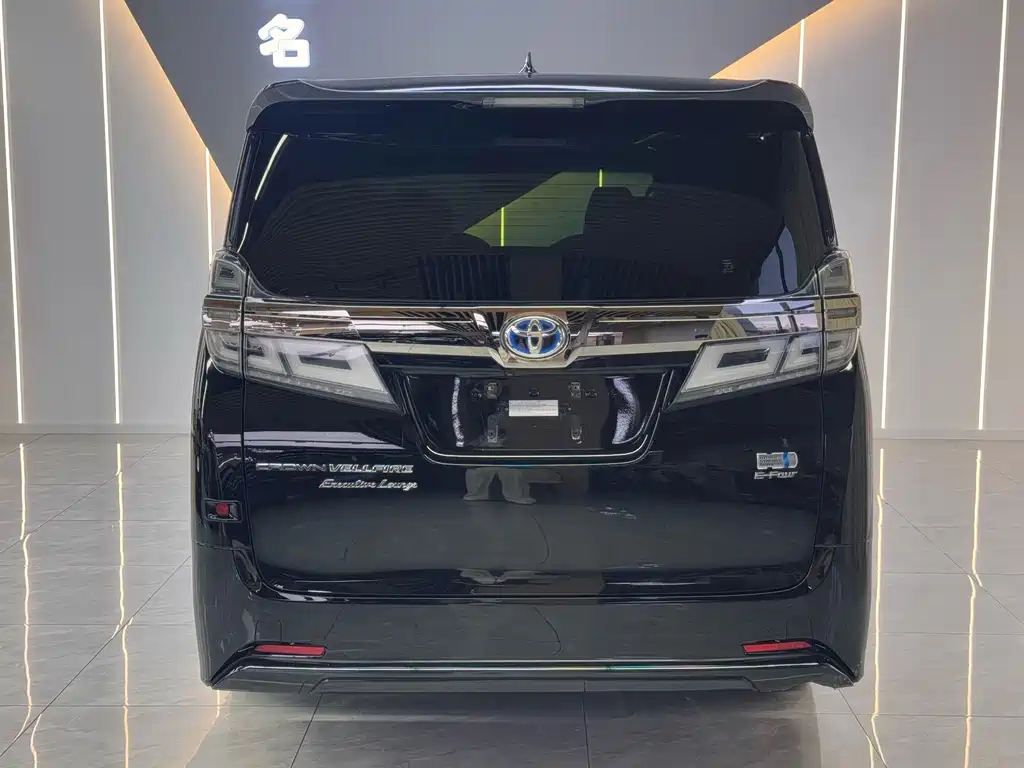 Toyota Vellfire — фото 8