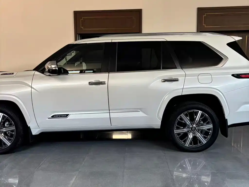 Toyota Sequoia — фото 3