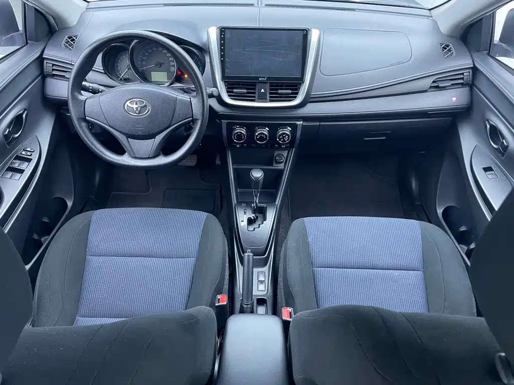 Toyota Yaris L — фото 6