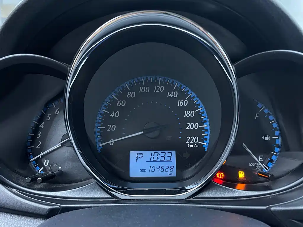 Toyota Yaris L — фото 7