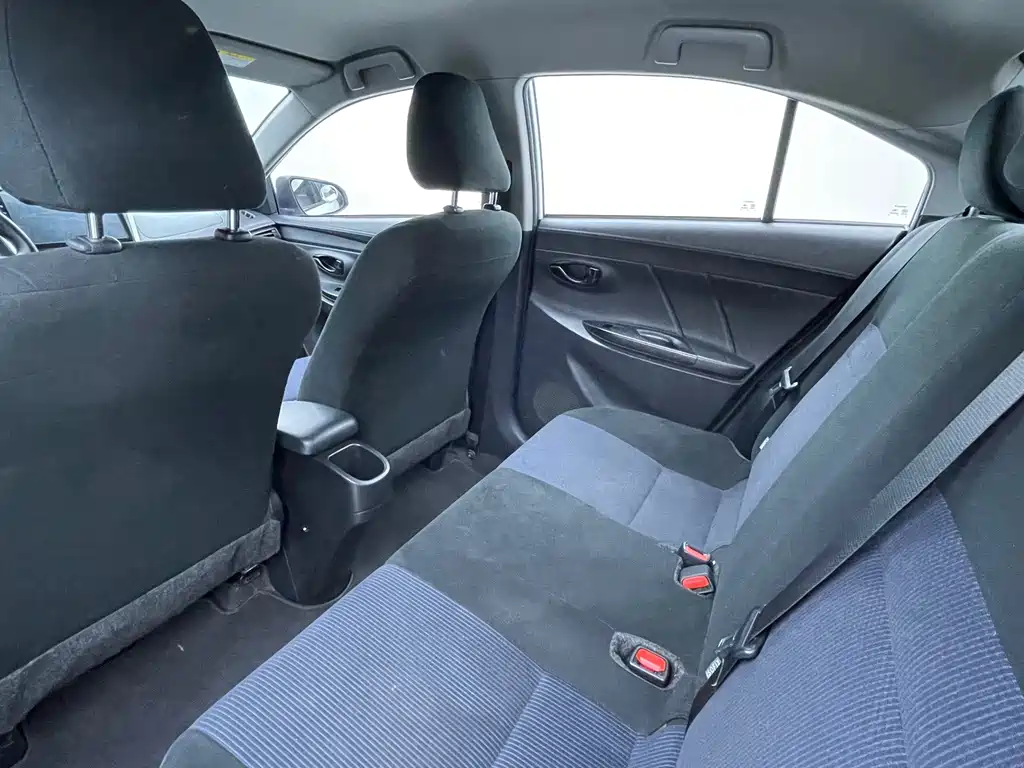 Toyota Yaris L — фото 9