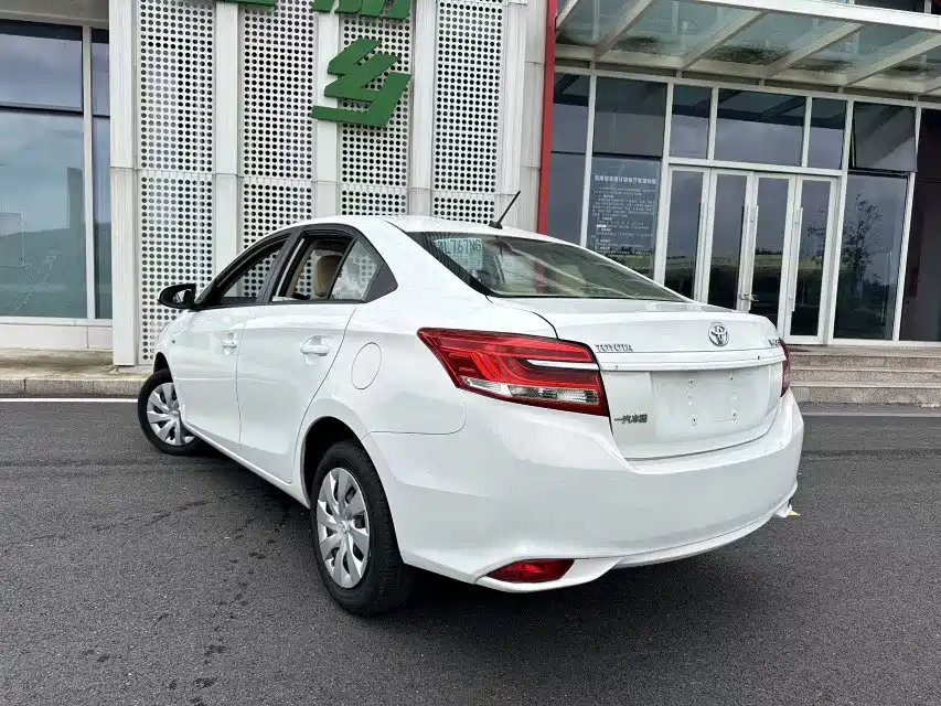Toyota Vios — фото 3