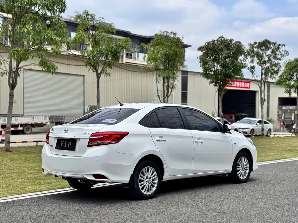 Toyota Vios — фото 17