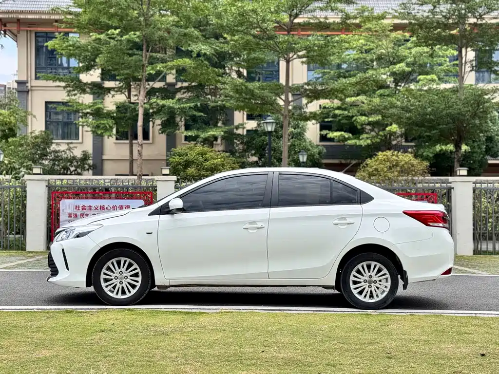 Toyota Vios — фото 4