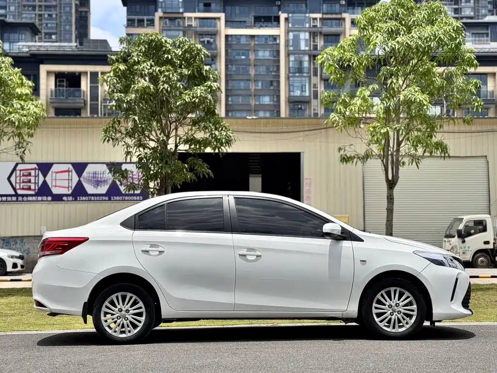 Toyota Vios — фото 5