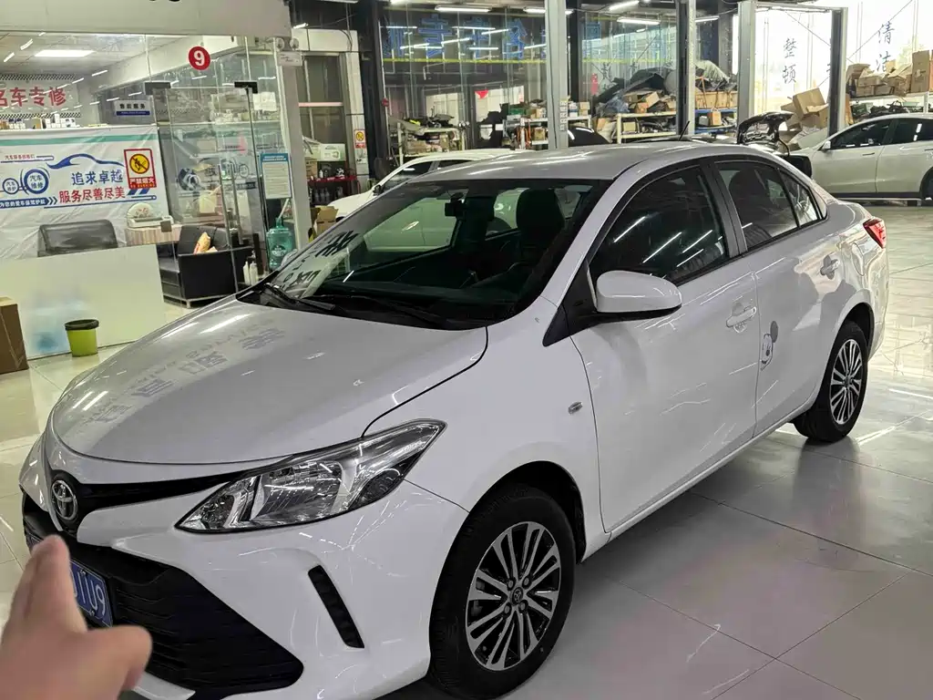 Toyota Vios — фото 2
