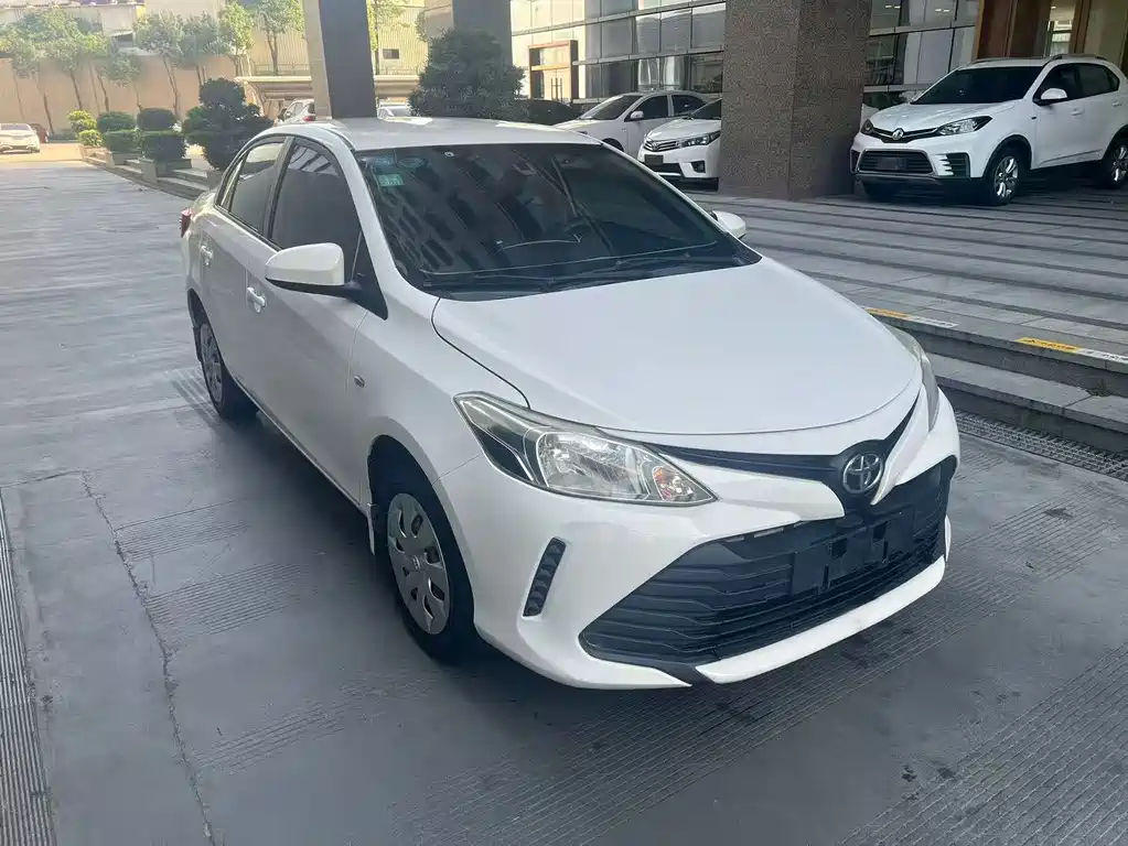 Toyota Vios — фото 3