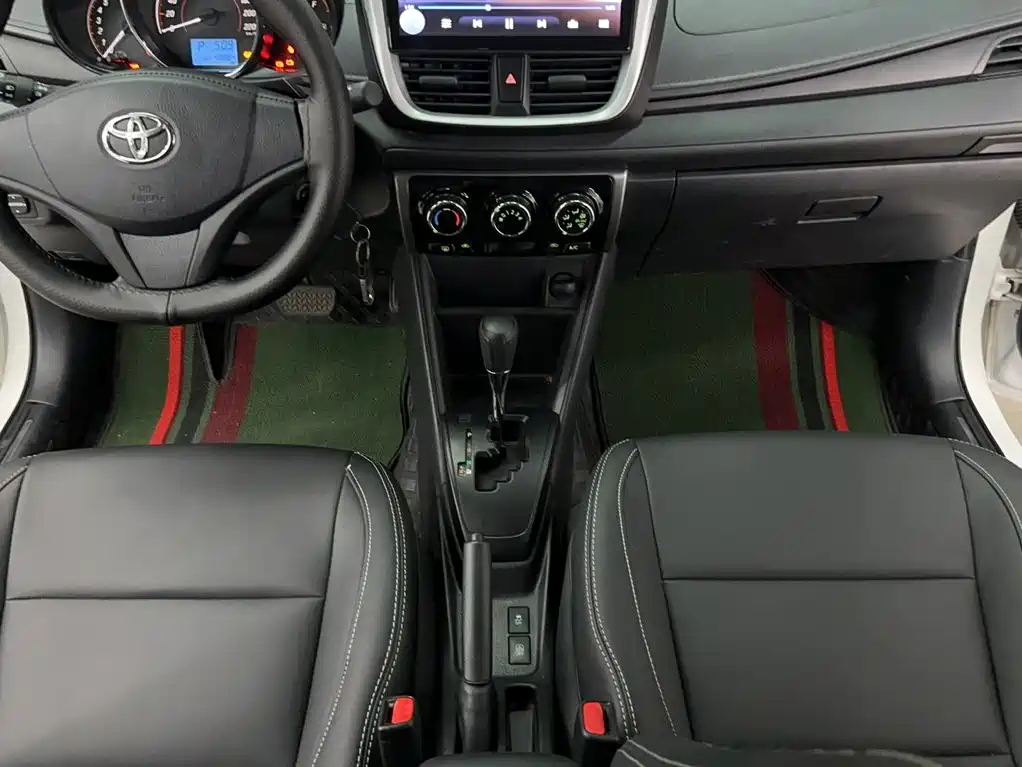 Toyota Yaris L — фото 3