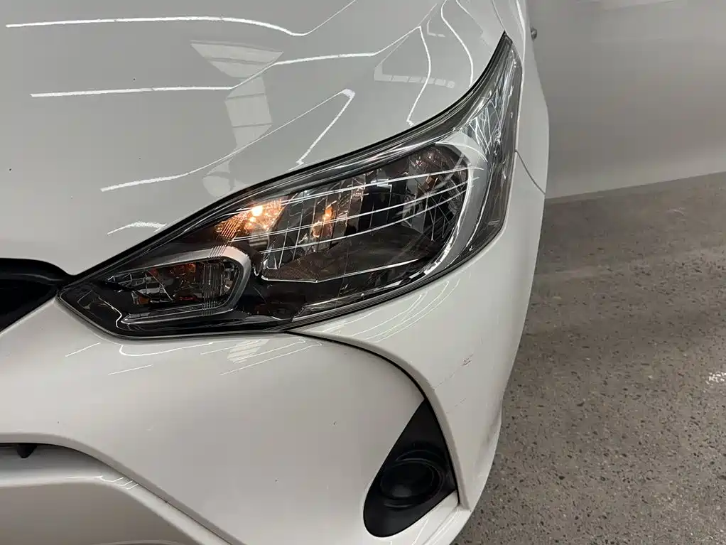 Toyota Yaris L — фото 4