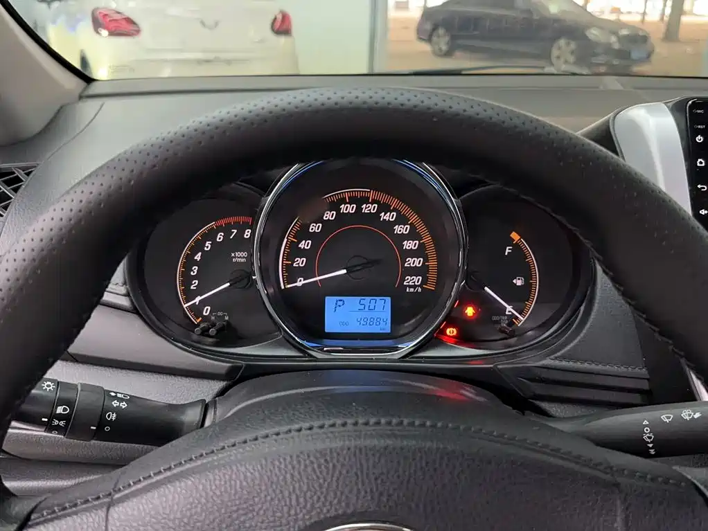 Toyota Yaris L — фото 6