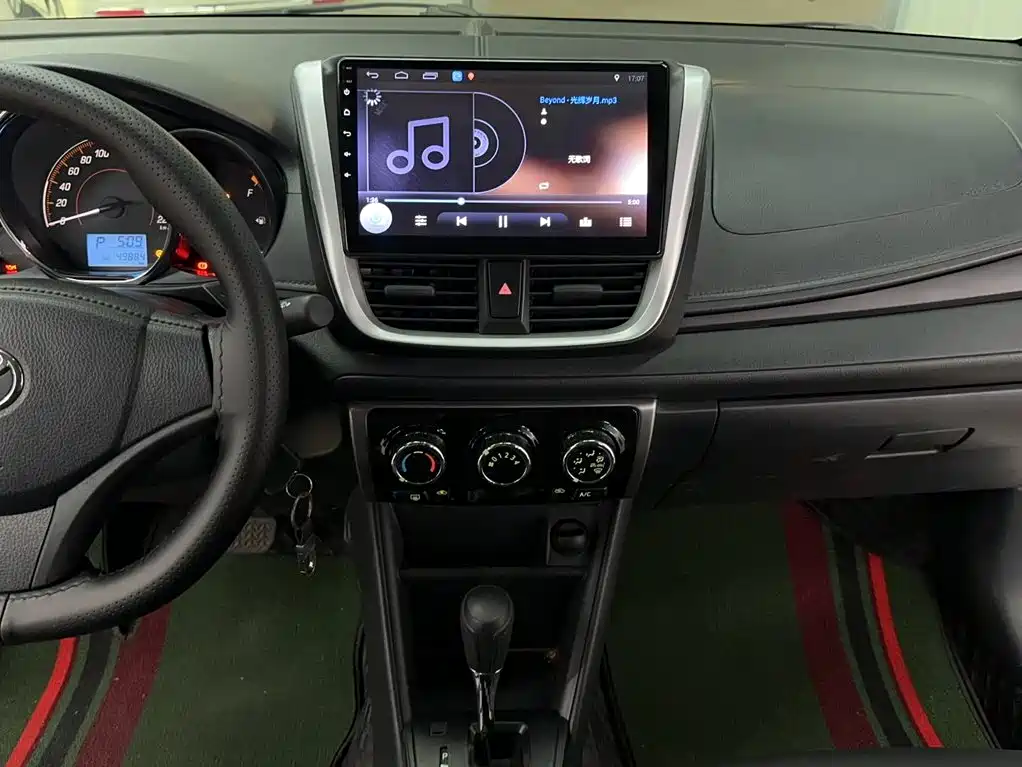 Toyota Yaris L — фото 8