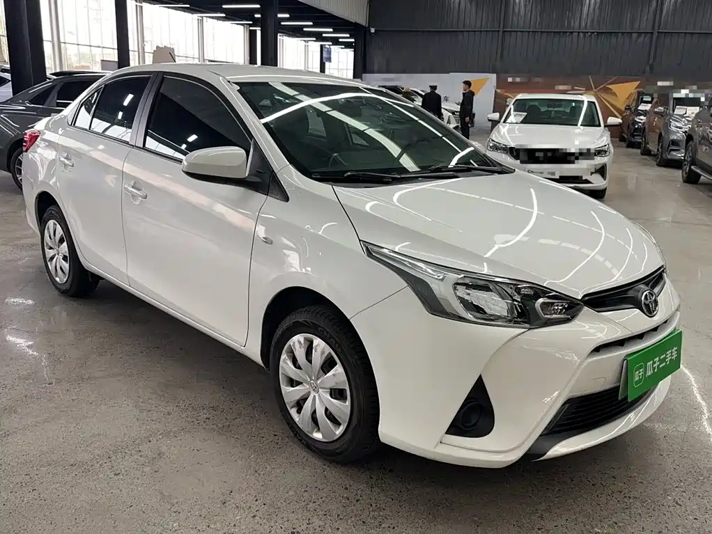Toyota Yaris L — фото 10