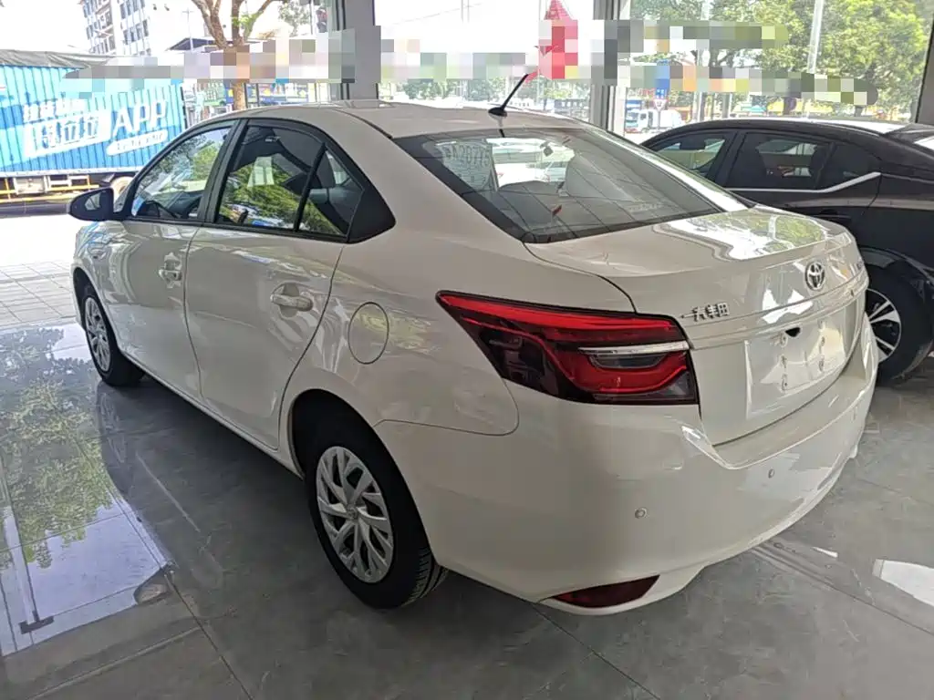 Toyota Vios — фото 4