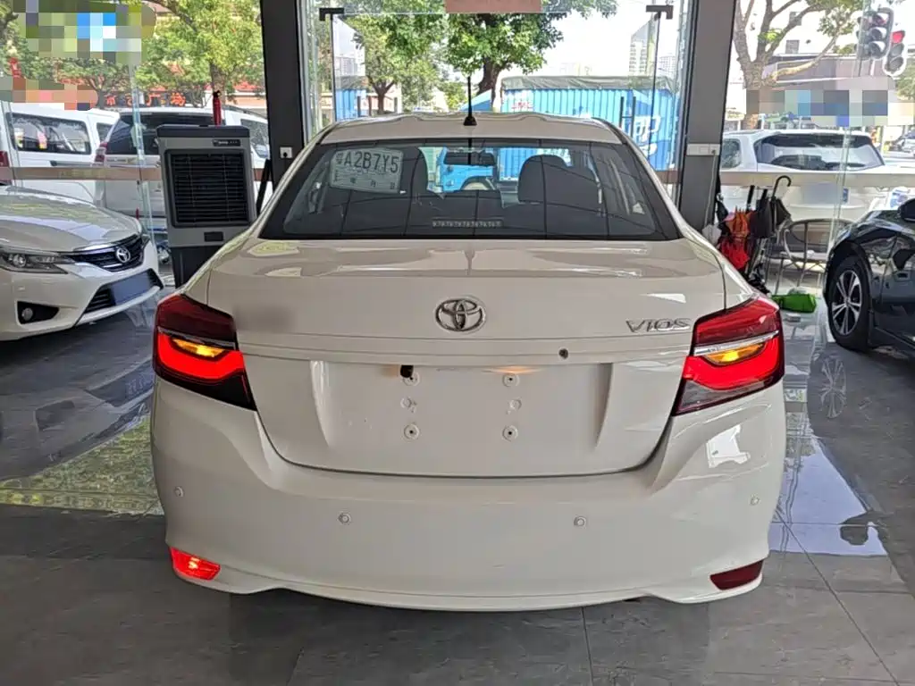 Toyota Vios — фото 5