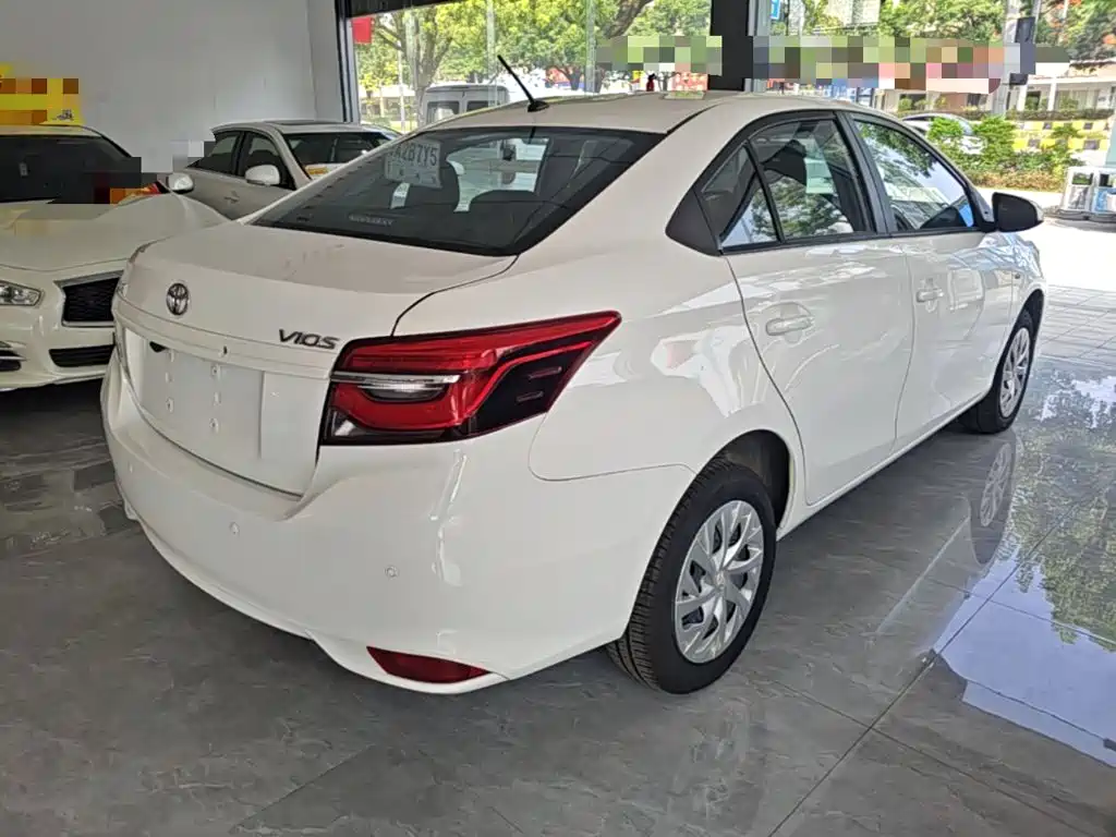 Toyota Vios — фото 6