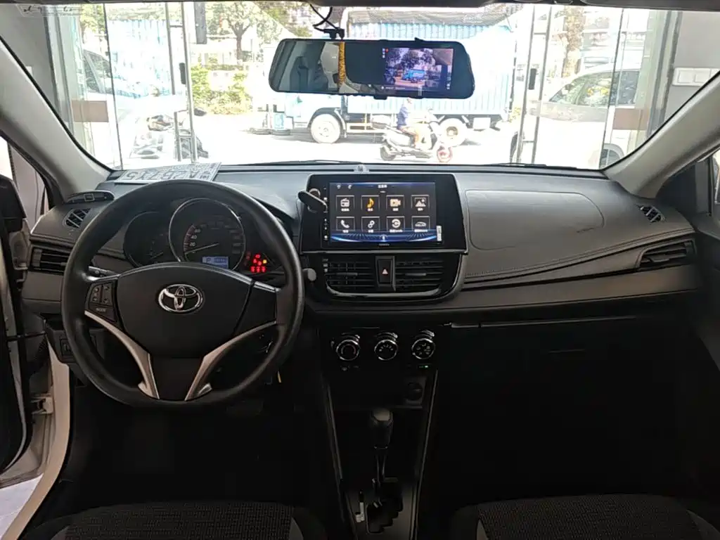 Toyota Vios — фото 9