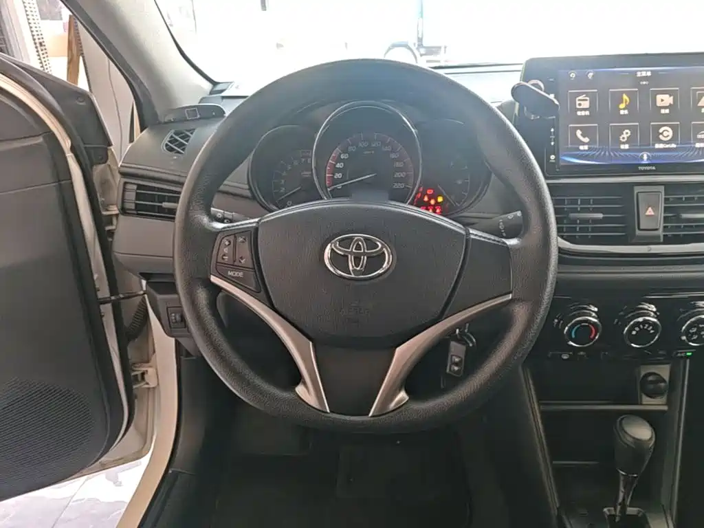 Toyota Vios — фото 10