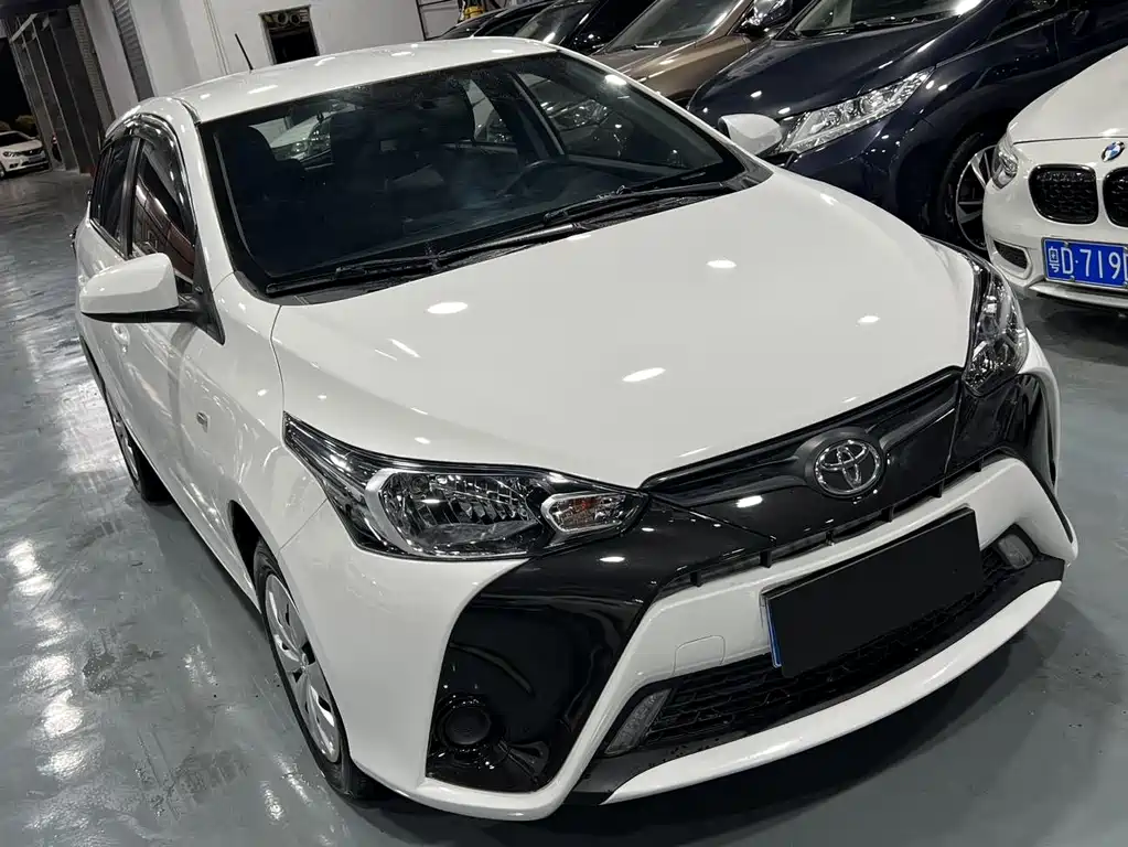 Toyota Yaris L — фото 2