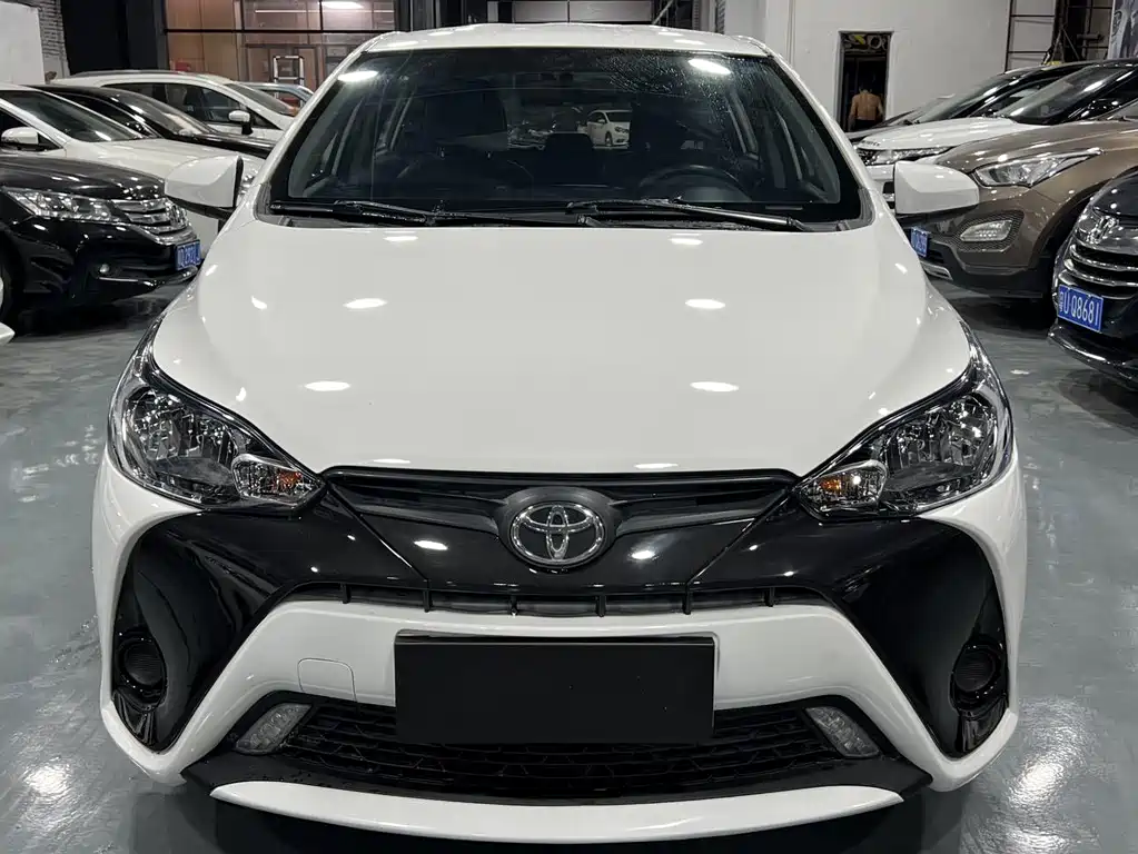 Toyota Yaris L — фото 3