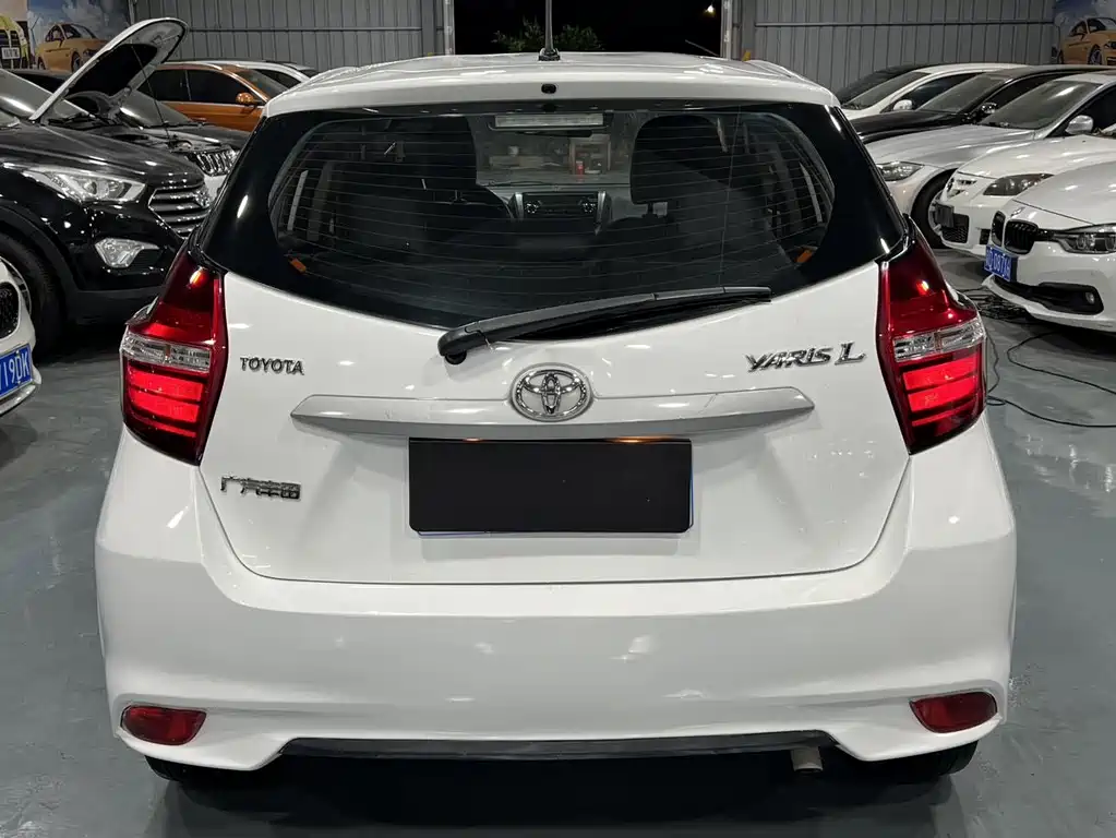 Toyota Yaris L — фото 5