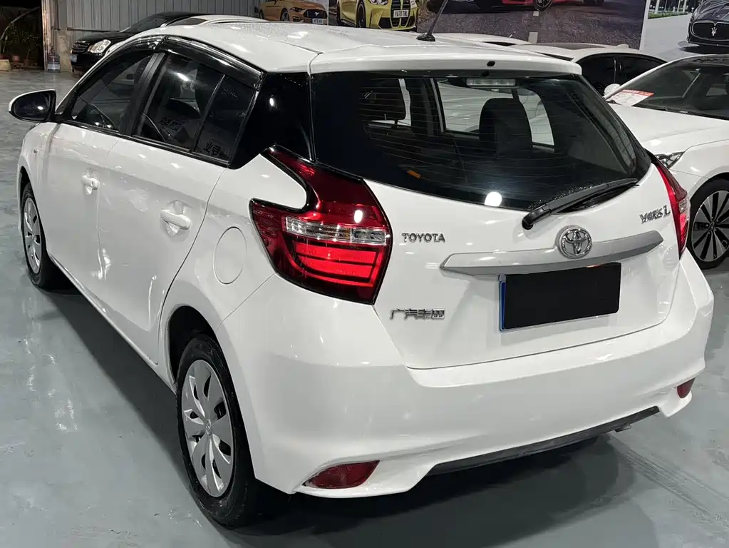 Toyota Yaris L — фото 6