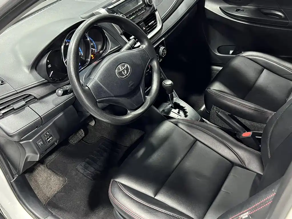 Toyota Yaris L — фото 7