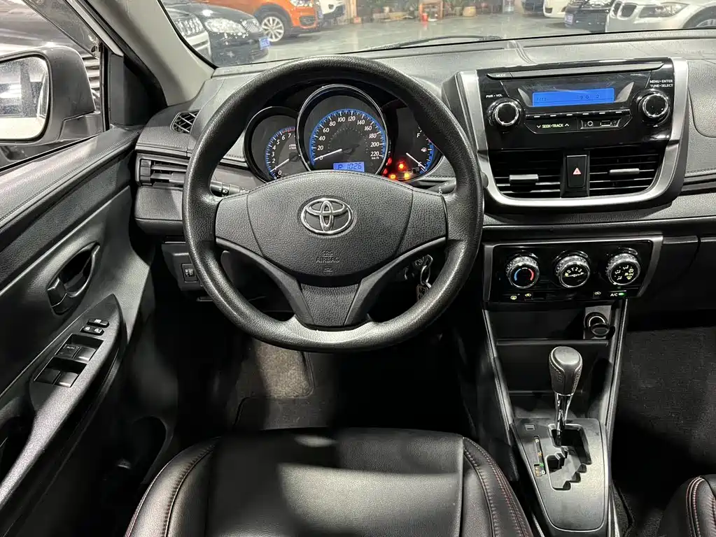 Toyota Yaris L — фото 8