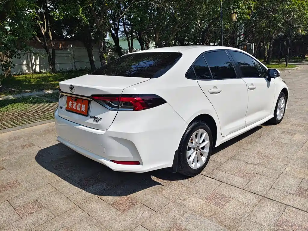 Toyota Corolla — фото 5
