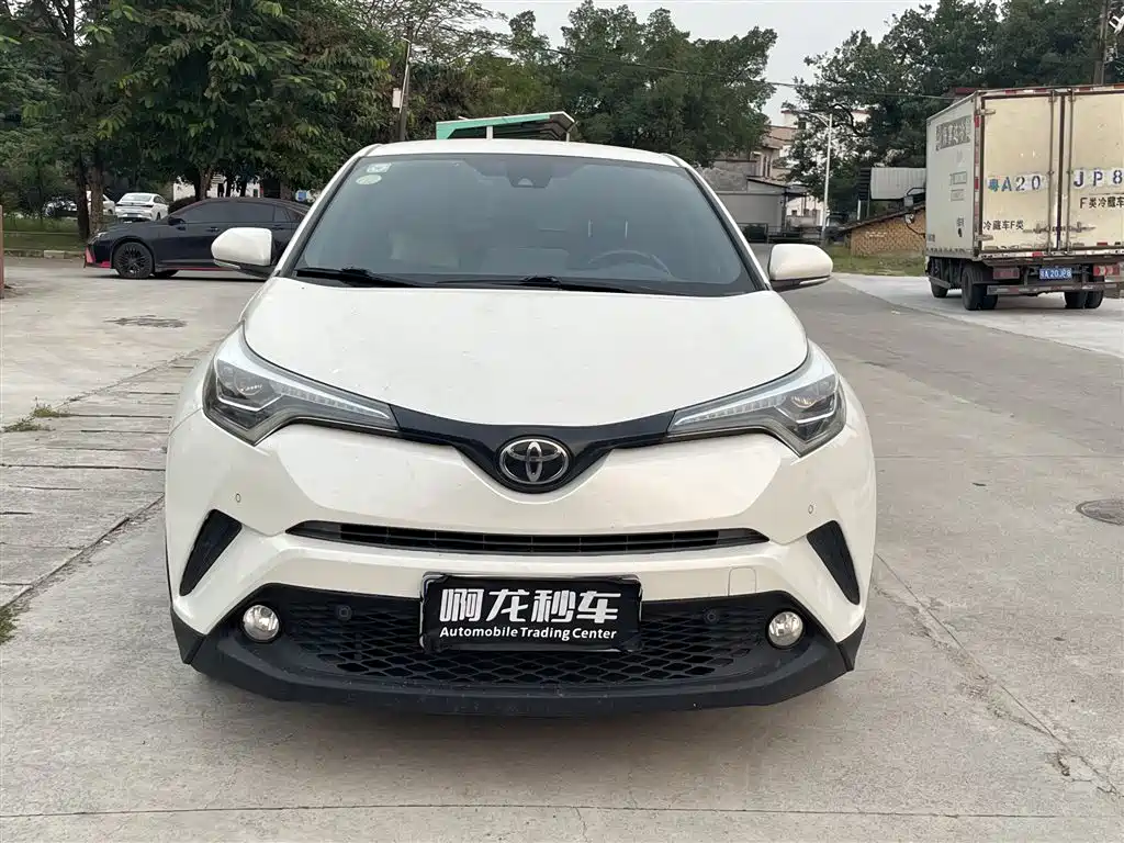 Toyota C-HR — фото 2