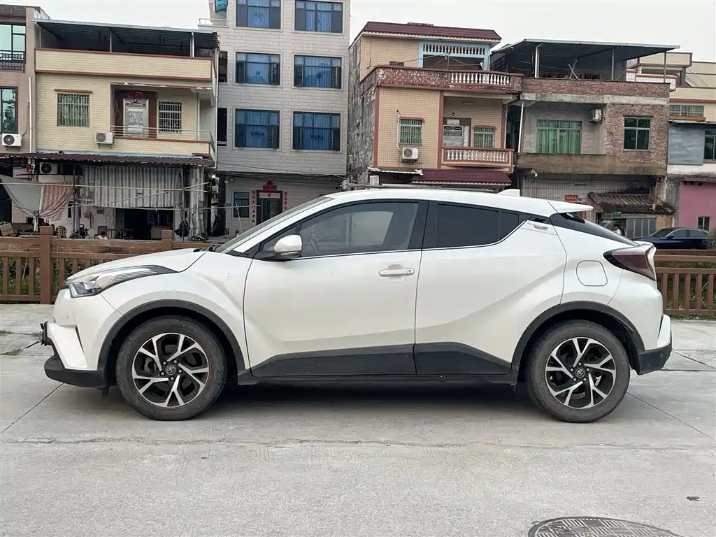 Toyota C-HR — фото 3