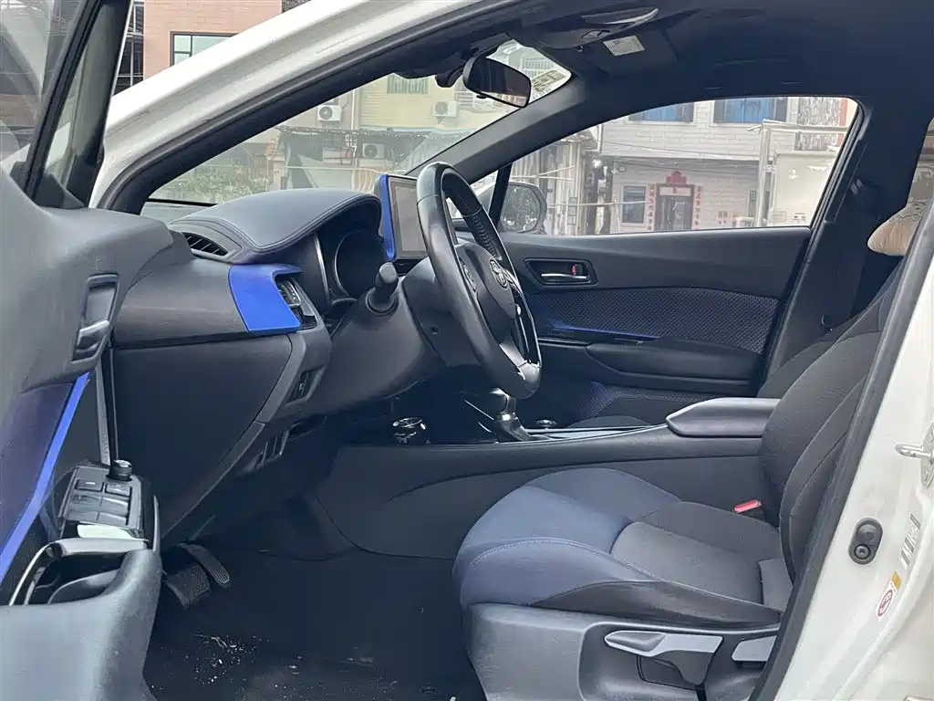 Toyota C-HR — фото 6