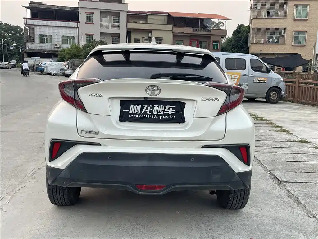 Toyota C-HR — фото 8