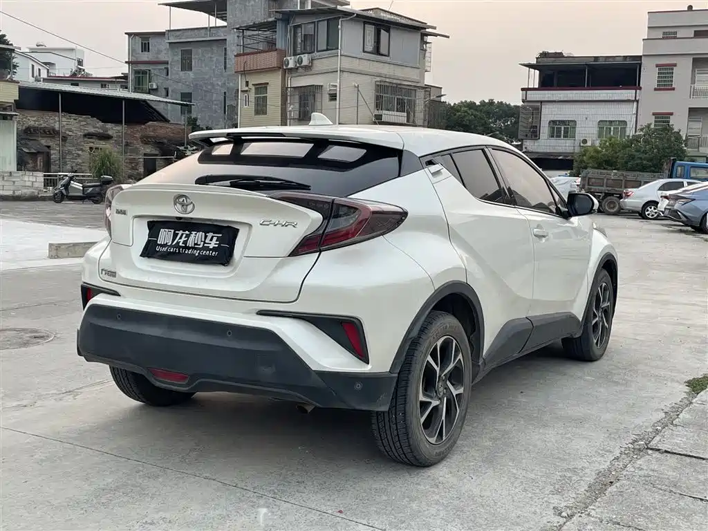Toyota C-HR — фото 9