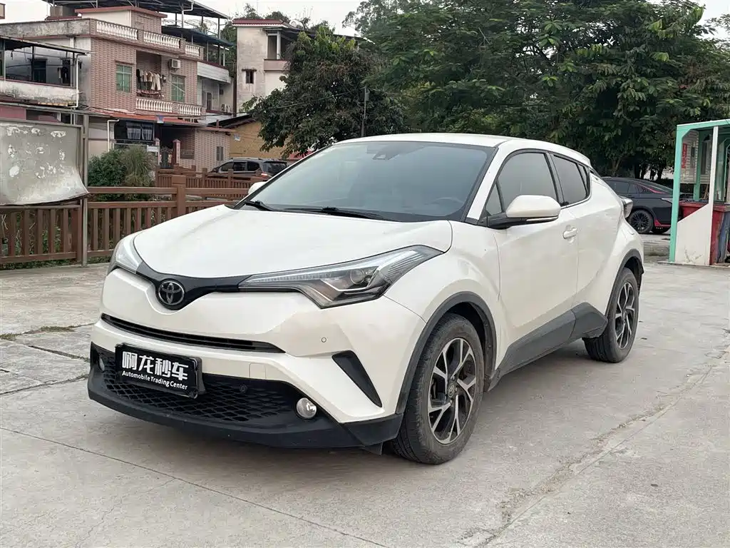 Toyota C-HR — фото 1