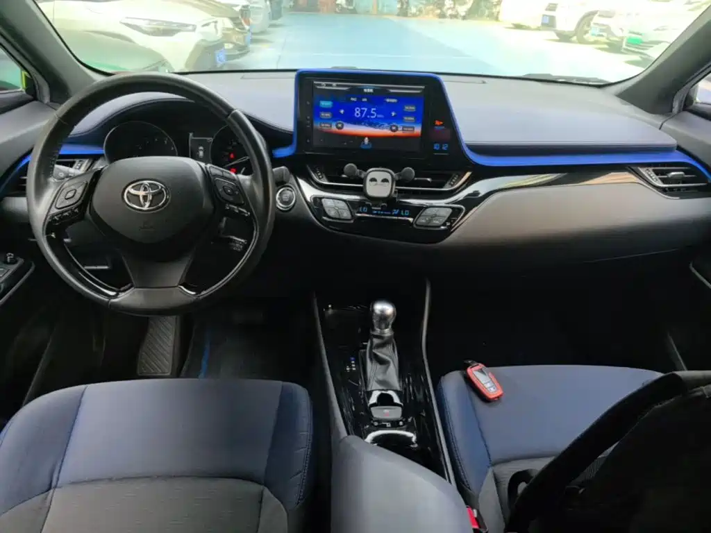 Toyota C-HR — фото 9