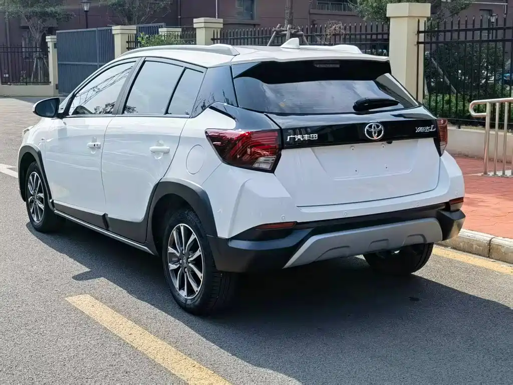 Toyota Yaris L — фото 5