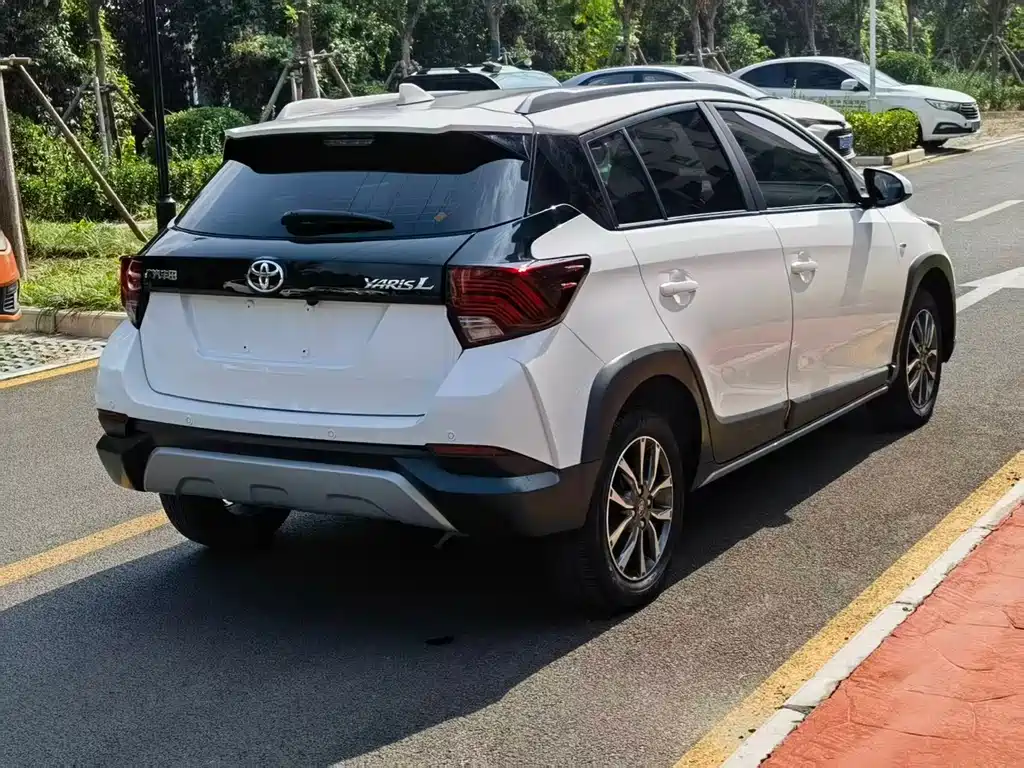 Toyota Yaris L — фото 6