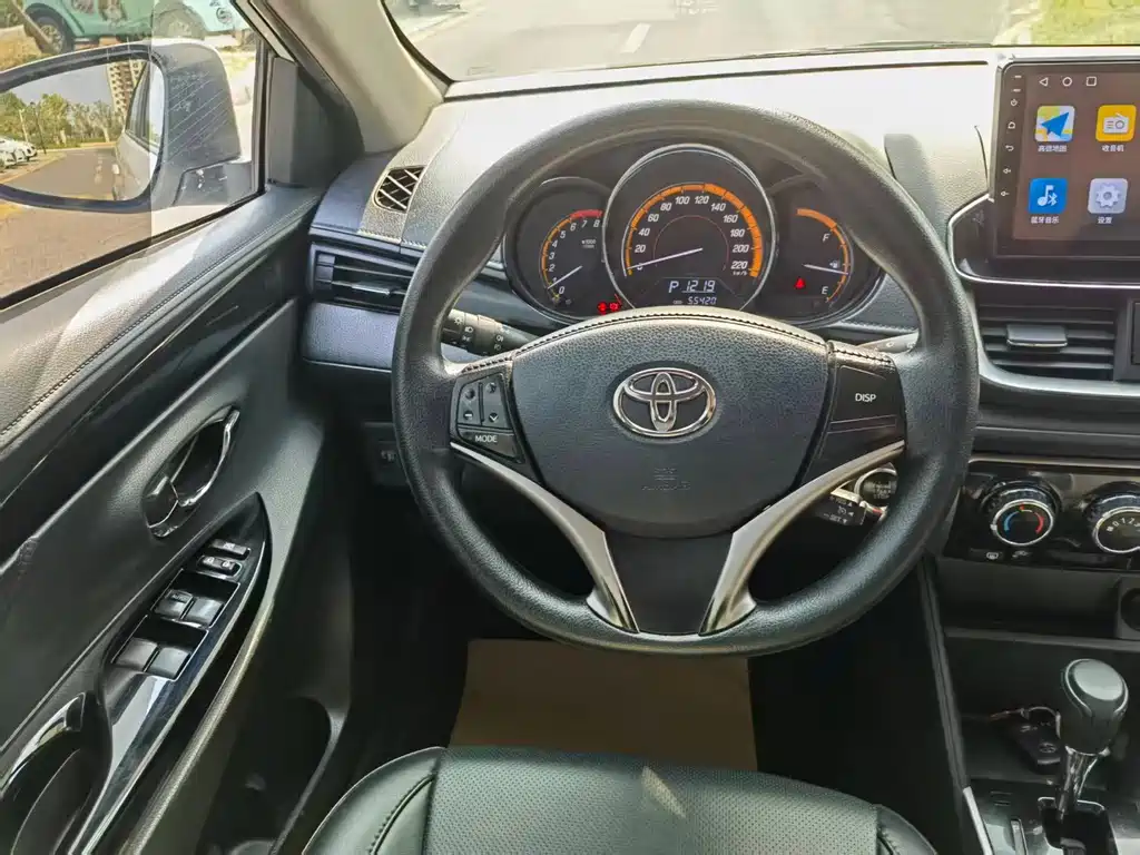 Toyota Yaris L — фото 8