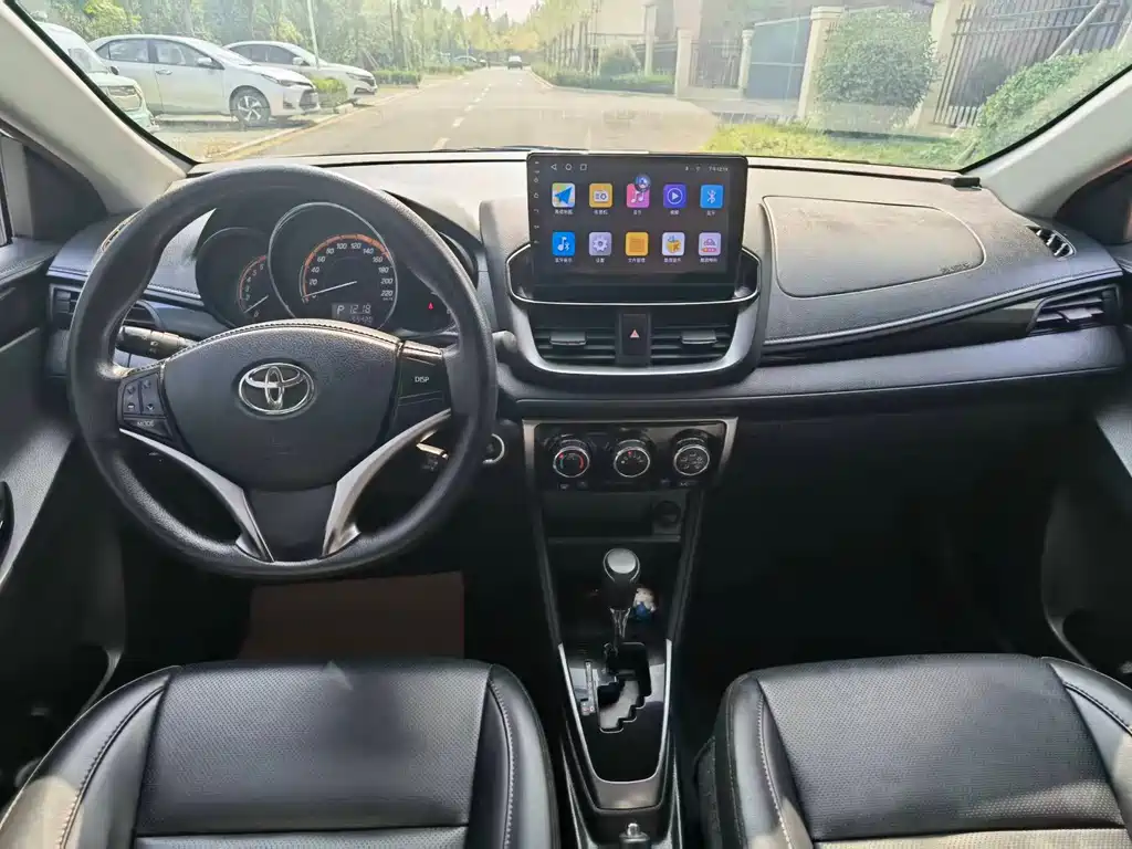 Toyota Yaris L — фото 9