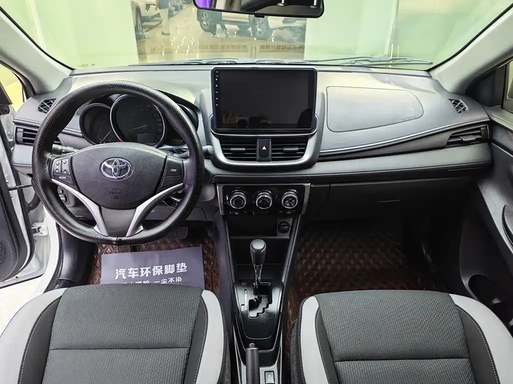 Toyota Yaris L — фото 6