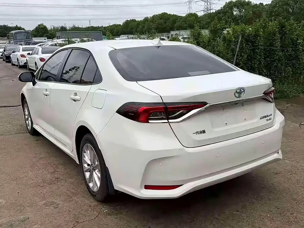Toyota Corolla — фото 6