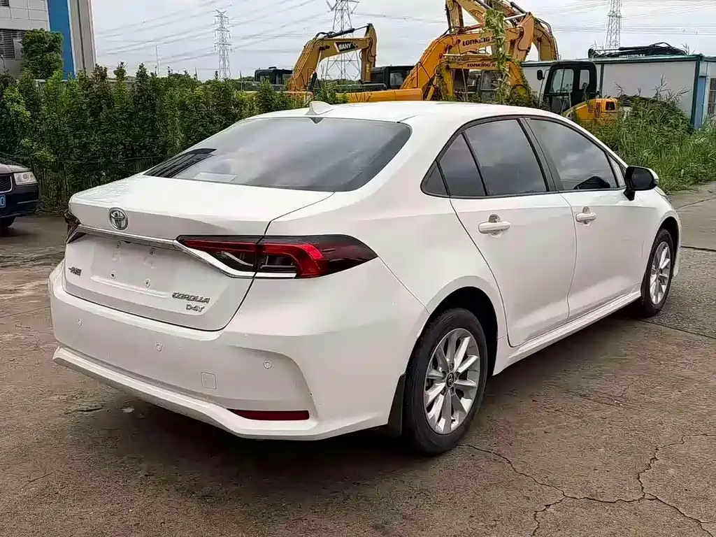 Toyota Corolla — фото 7
