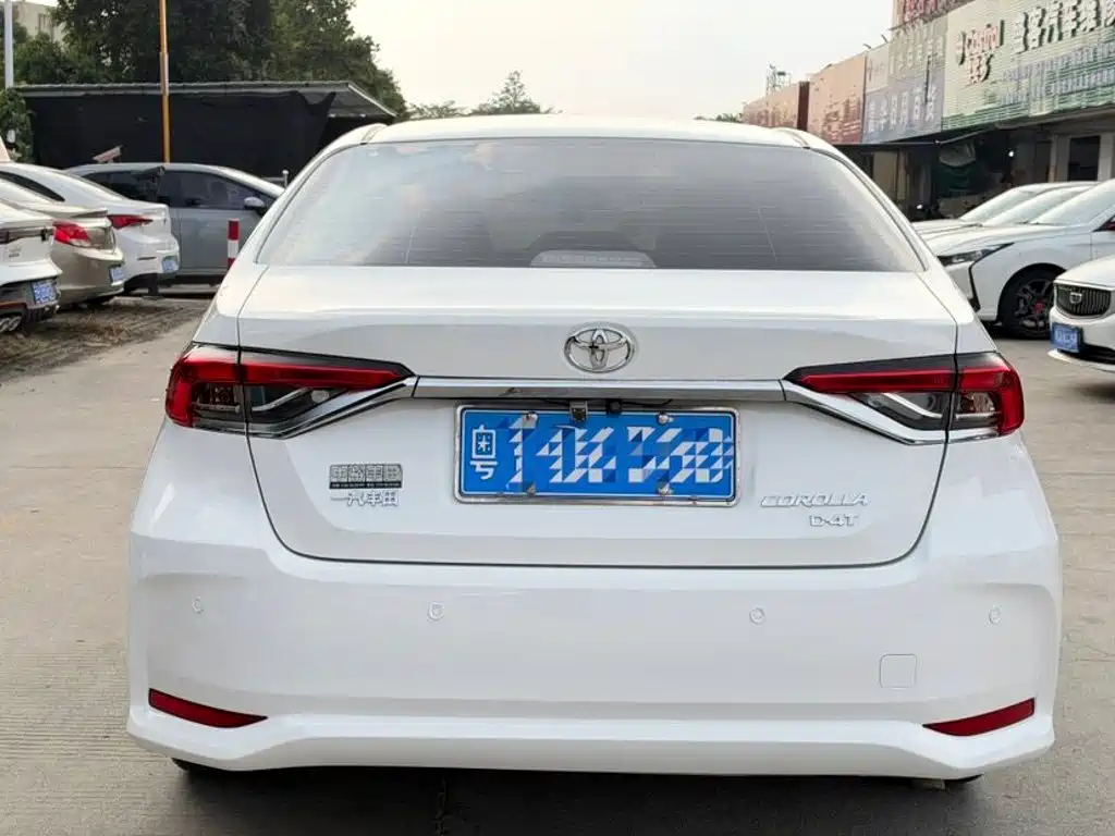 Toyota Corolla — фото 5