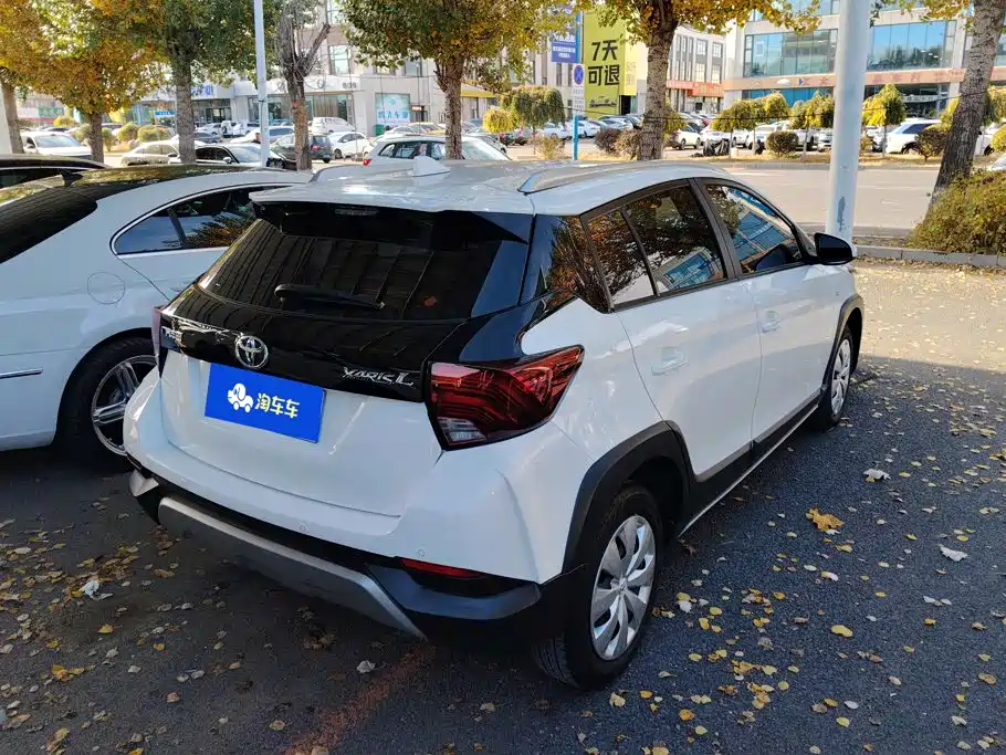 Toyota Yaris L — фото 3