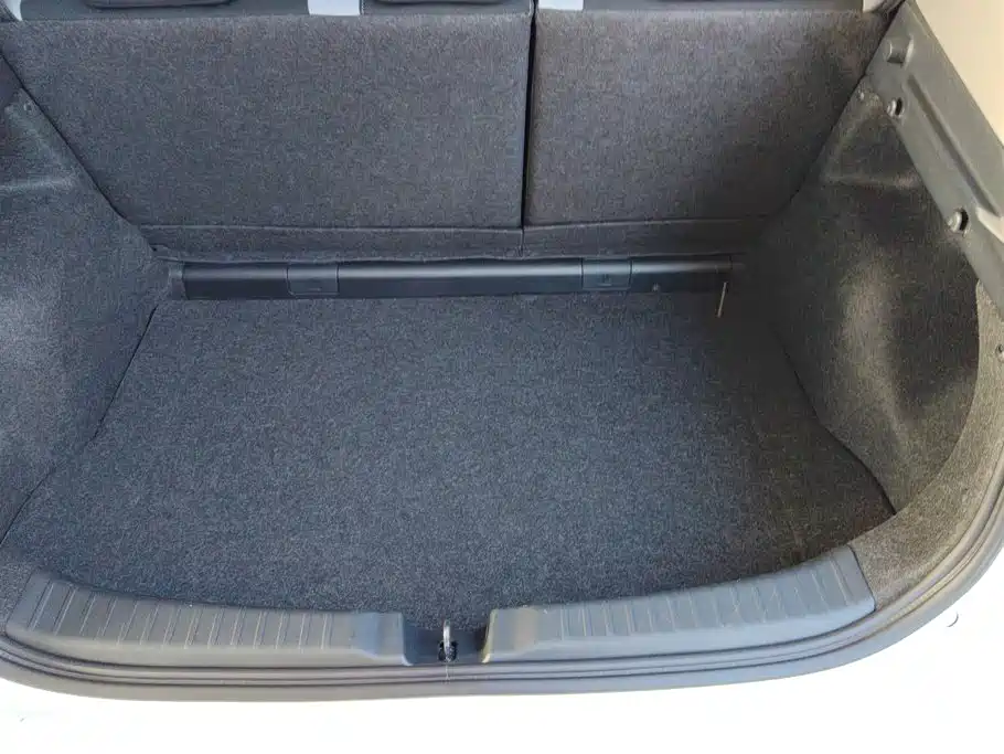 Toyota Yaris L — фото 4